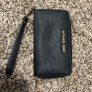 Michael Kors wallet wristlet